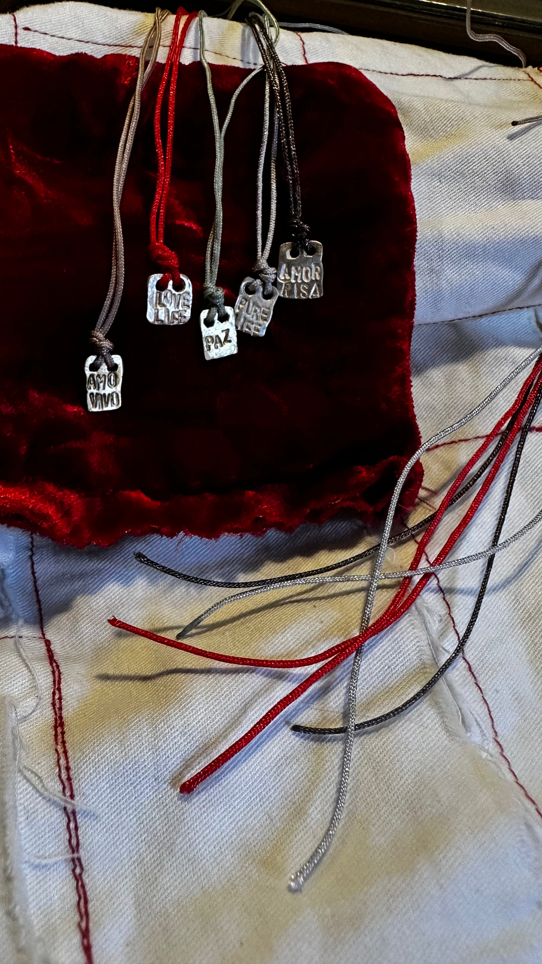 BABY Amuletos, mis amuletos te los puedo hacer con una palabra de máximo 4 letras.