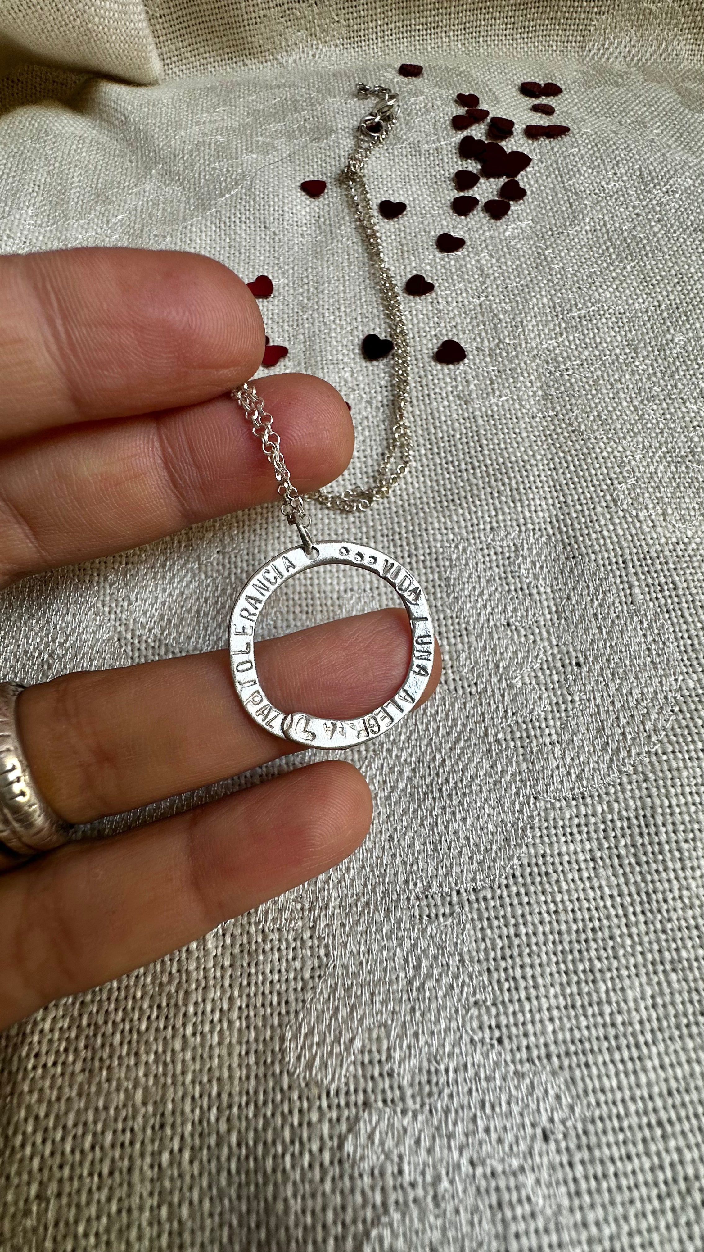 Amuleto círculo abierto