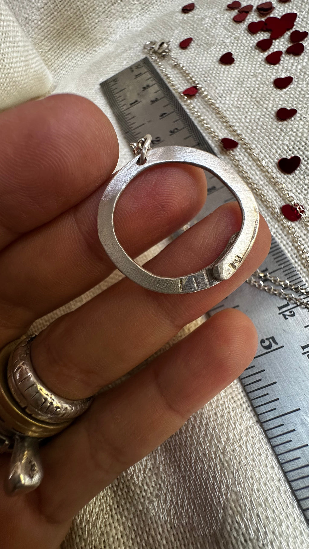 Amuleto círculo abierto