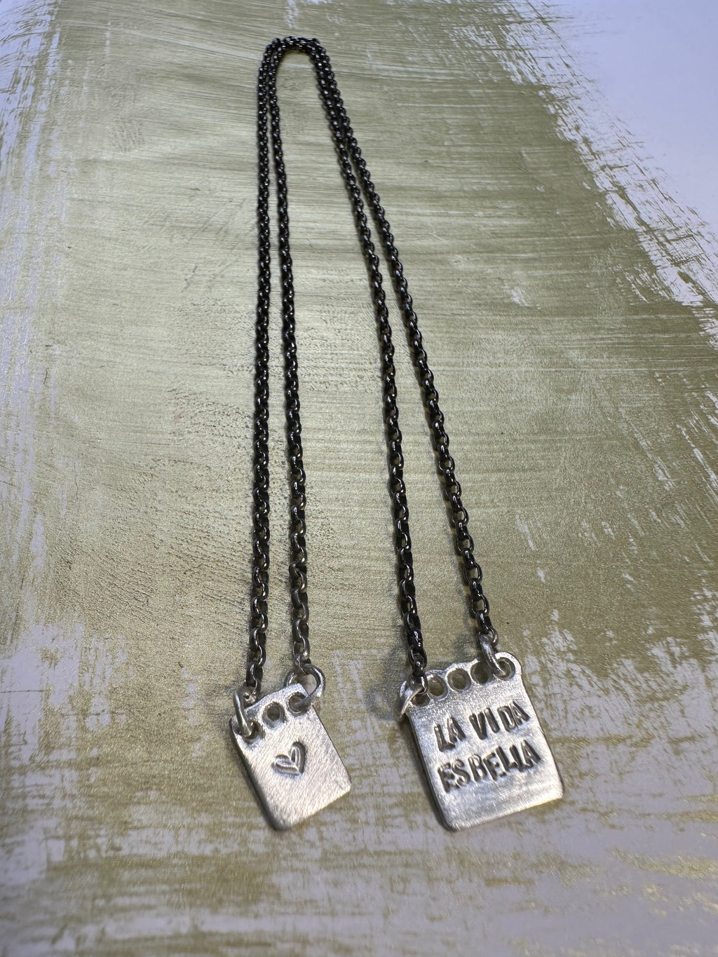 LA VIDA ES BELLA Amuleto