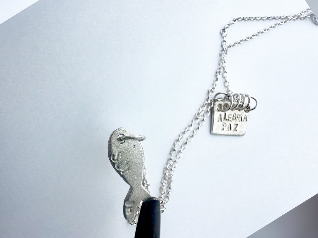 Amuleto y pez. Soy libre.La combinación perfecta.