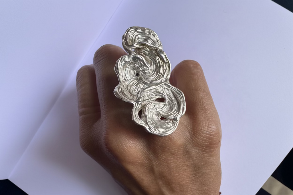 Anillo olas en flor.