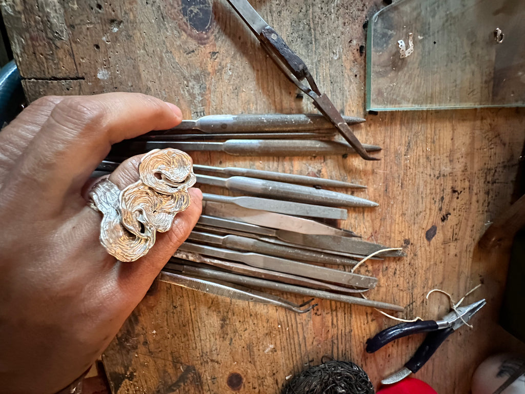 Anillo olas en flor.