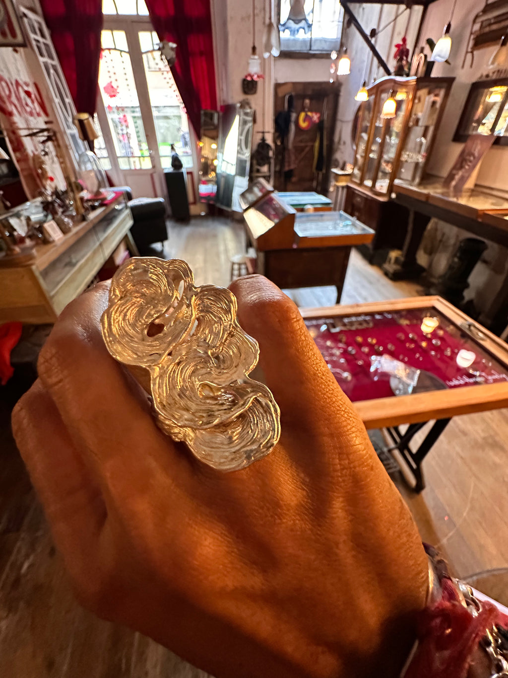 Anillo olas en flor.