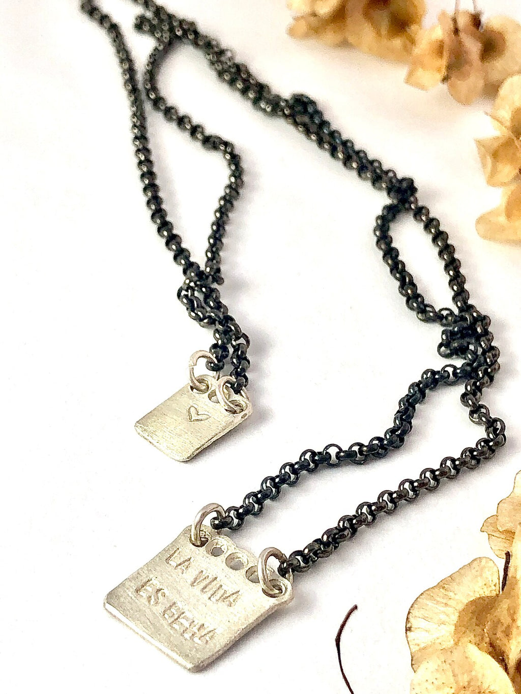 LA VIDA ES BELLA Amuleto