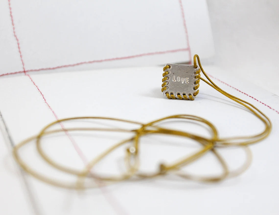 AMOR Amuleto de Plata