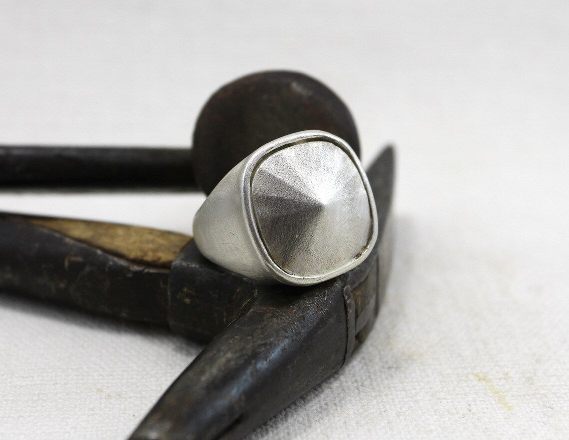 PIRÁMIDE DE PLATA Anillo