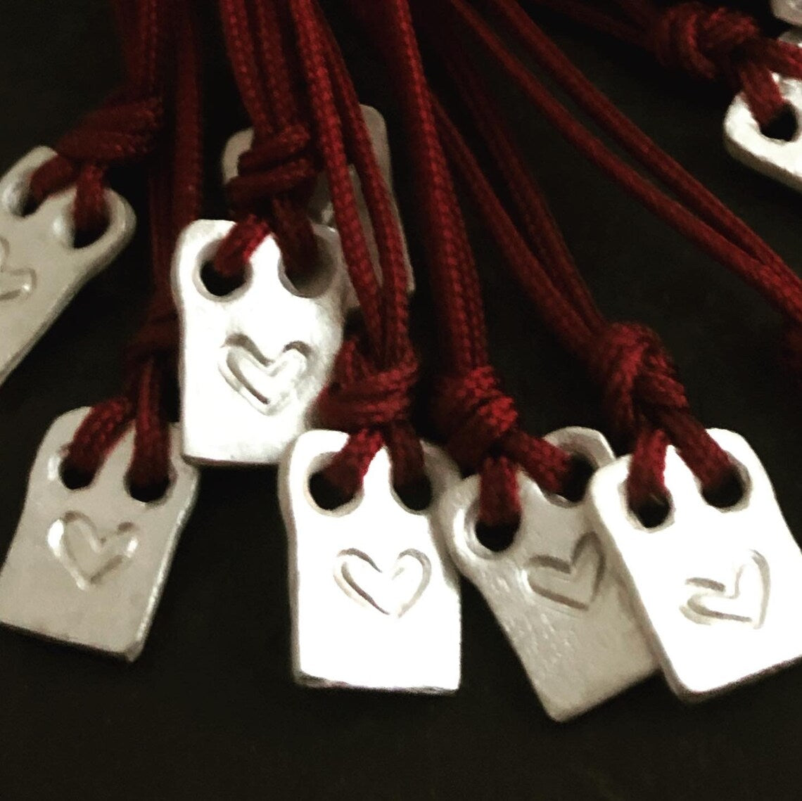 BABY Amuletos, mis amuletos te los puedo hacer con una palabra de máximo 4 letras.