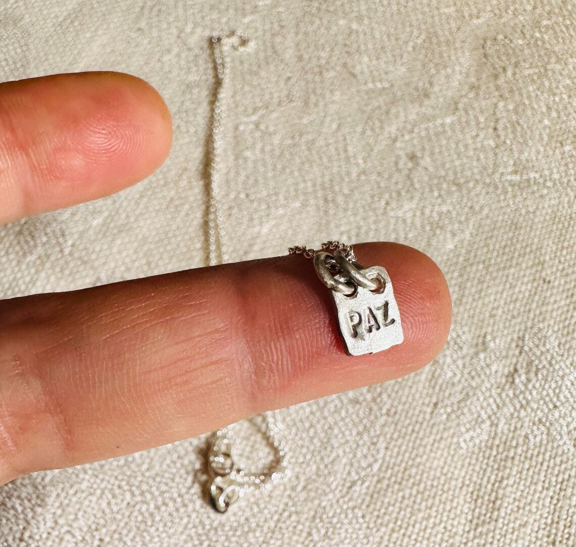 Baby amuleto con cadena de plata