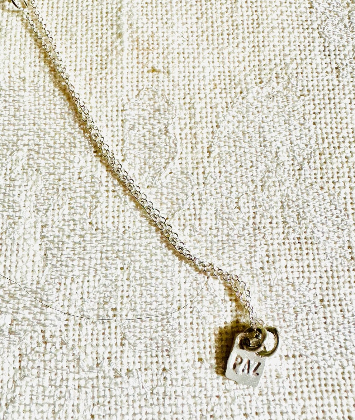 Baby amuleto con cadena de plata