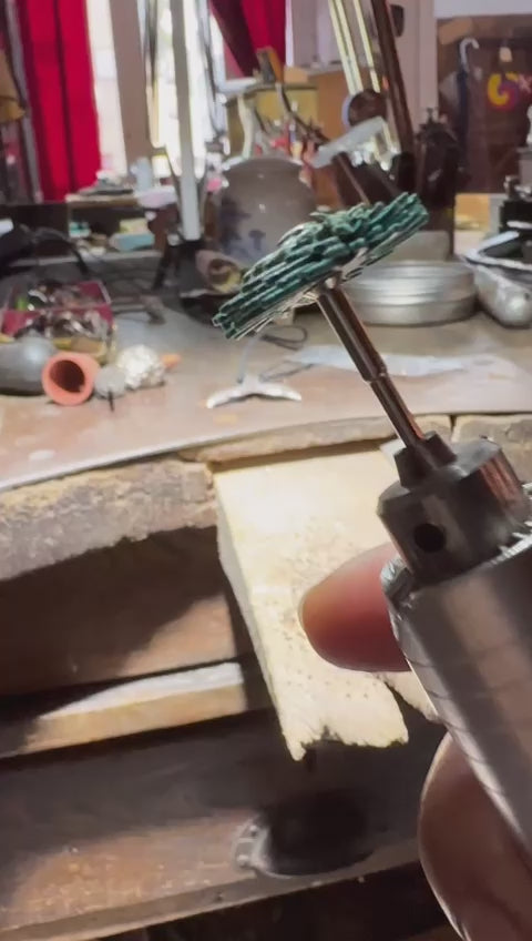 Amuleto “Haz todo lo que tengas que hacer para ser feliz” Verónica Toussaint.